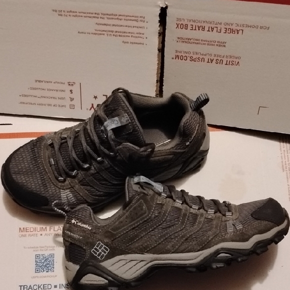 Columbia Women's Gray Athletic Shoes - Picture 4 of 6